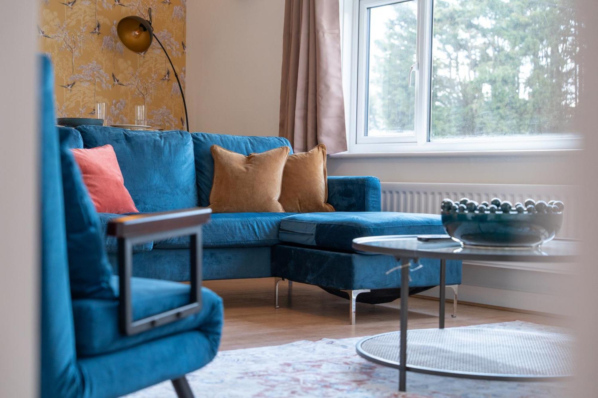 Stylish 4 Bedroom Spacious Retreat With Parking - Sleeps 10 - Families & Contractors Canterbury Esterno foto