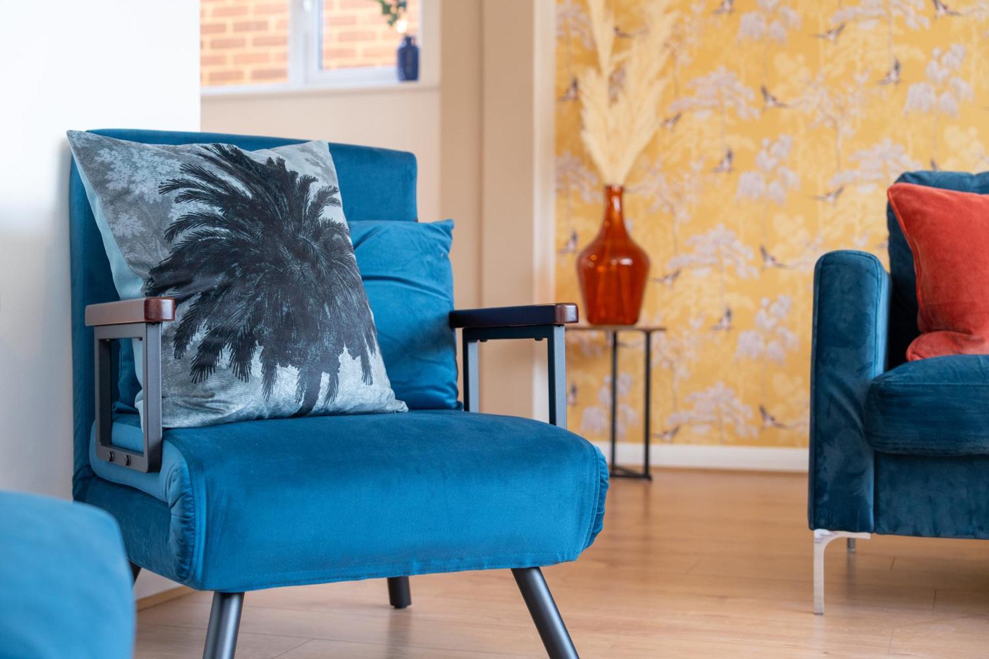 Stylish 4 Bedroom Spacious Retreat With Parking - Sleeps 10 - Families & Contractors Canterbury Esterno foto