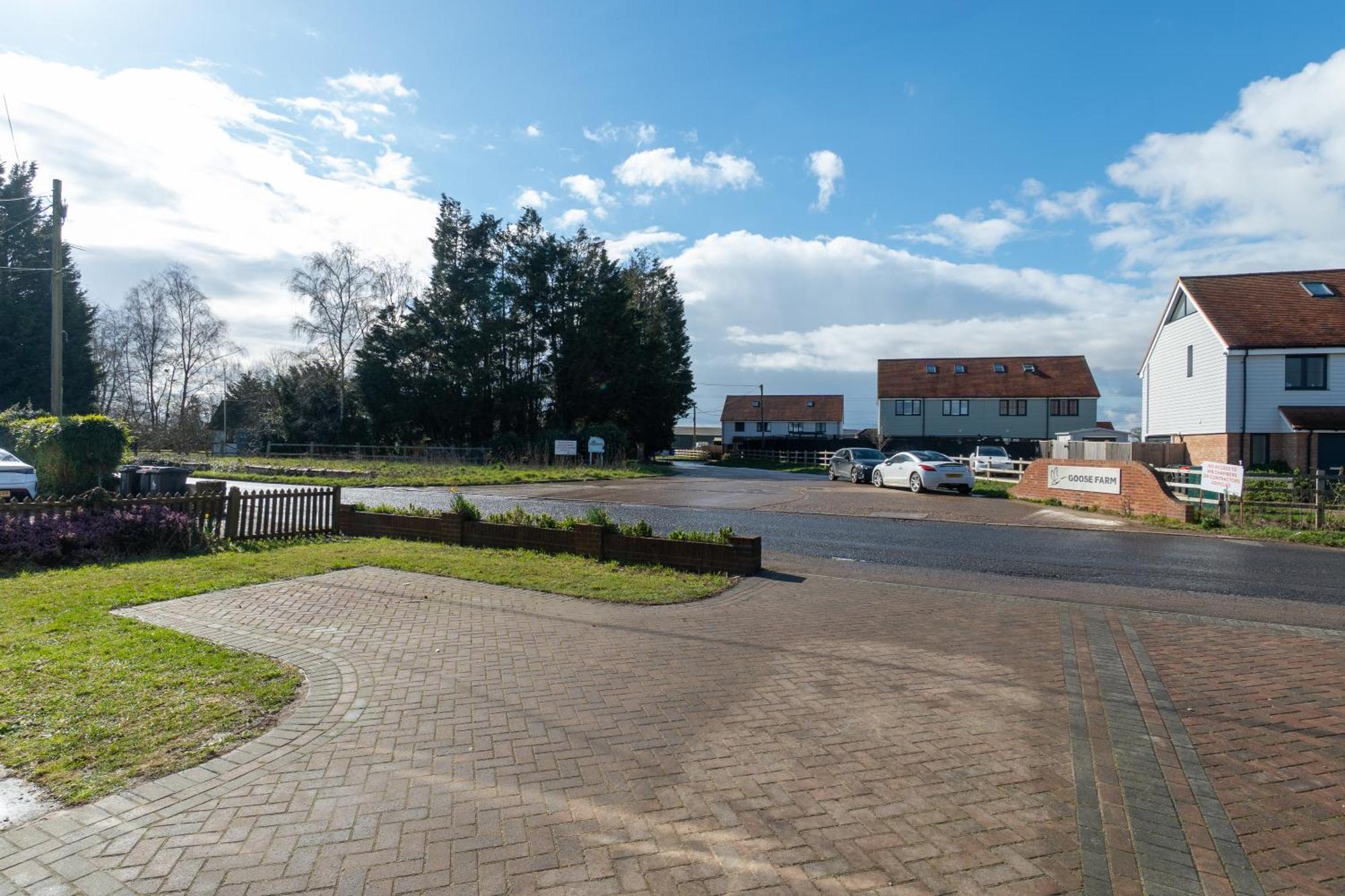 Stylish 4 Bedroom Spacious Retreat With Parking - Sleeps 10 - Families & Contractors Canterbury Esterno foto