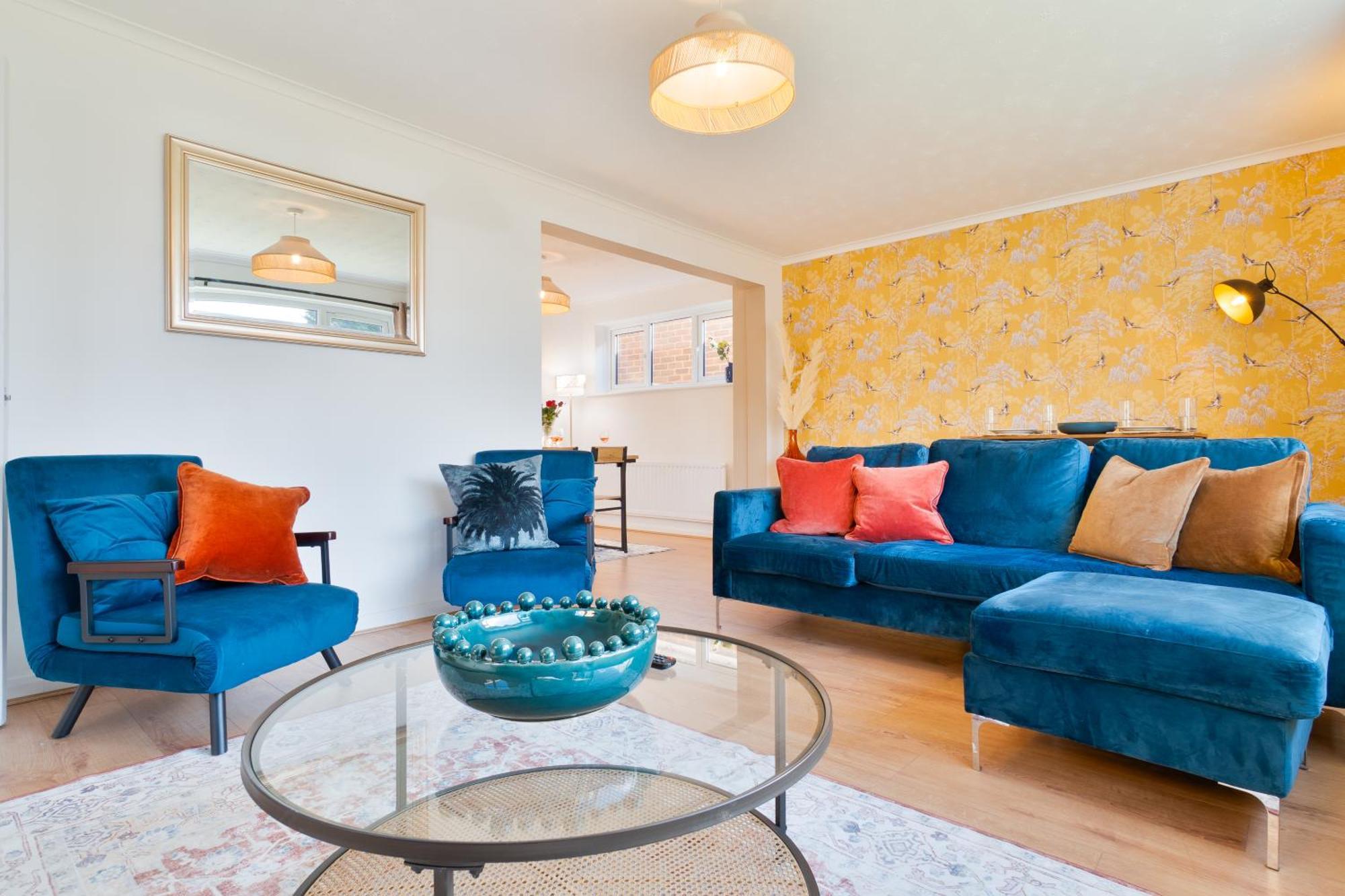 Stylish 4 Bedroom Spacious Retreat With Parking - Sleeps 10 - Families & Contractors Canterbury Esterno foto