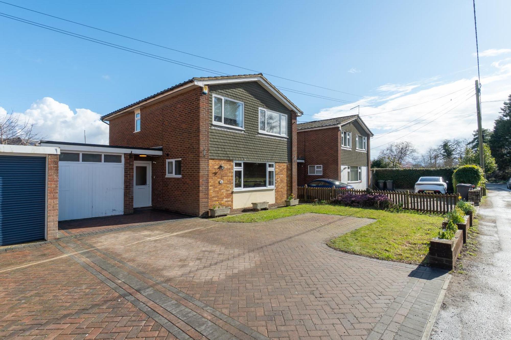 Stylish 4 Bedroom Spacious Retreat With Parking - Sleeps 10 - Families & Contractors Canterbury Esterno foto