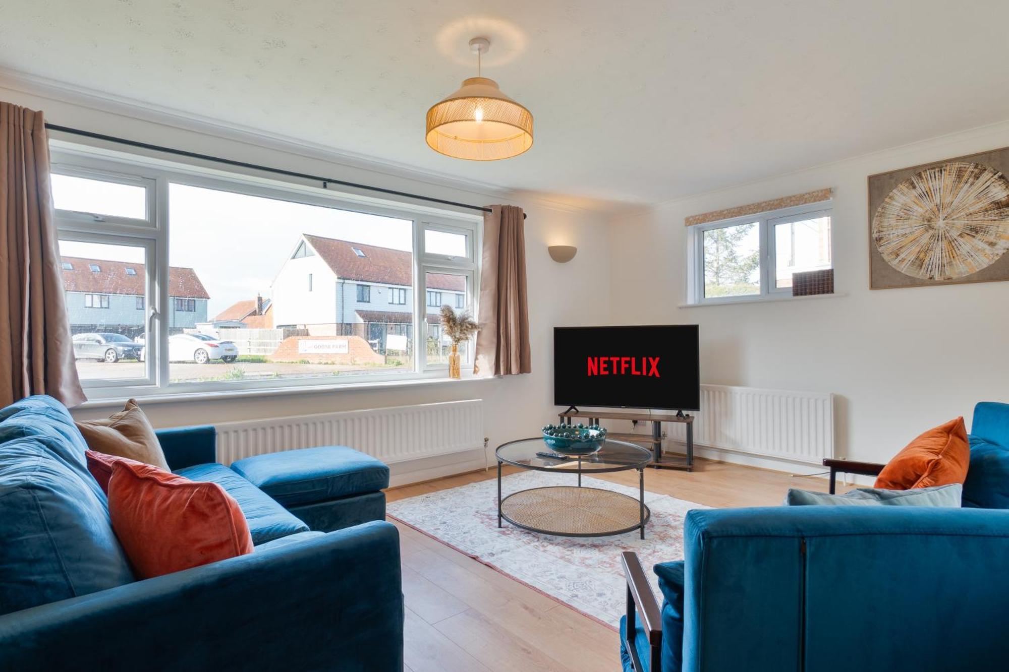 Stylish 4 Bedroom Spacious Retreat With Parking - Sleeps 10 - Families & Contractors Canterbury Esterno foto