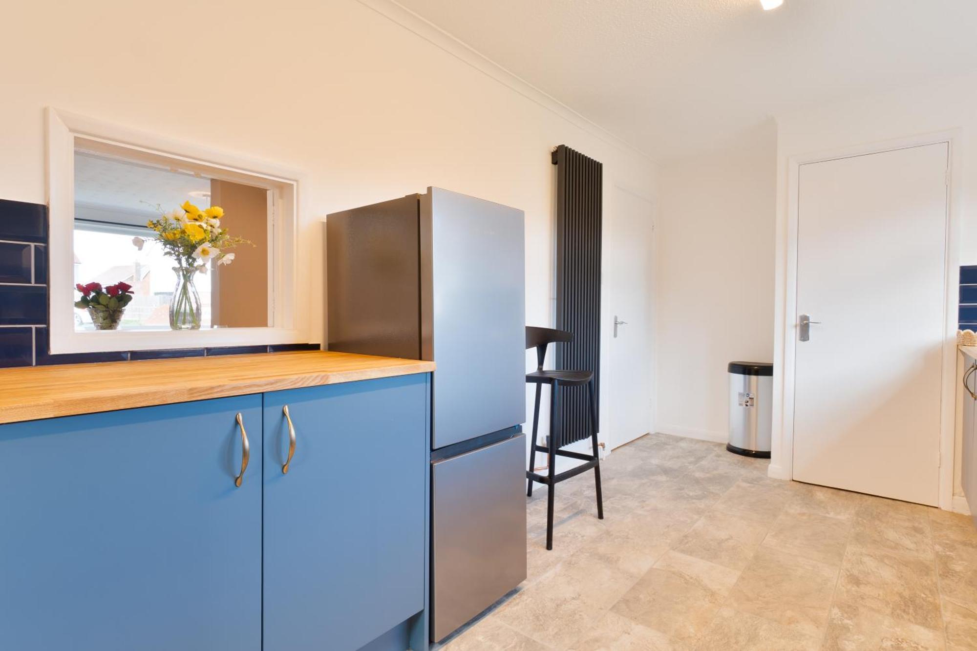 Stylish 4 Bedroom Spacious Retreat With Parking - Sleeps 10 - Families & Contractors Canterbury Esterno foto